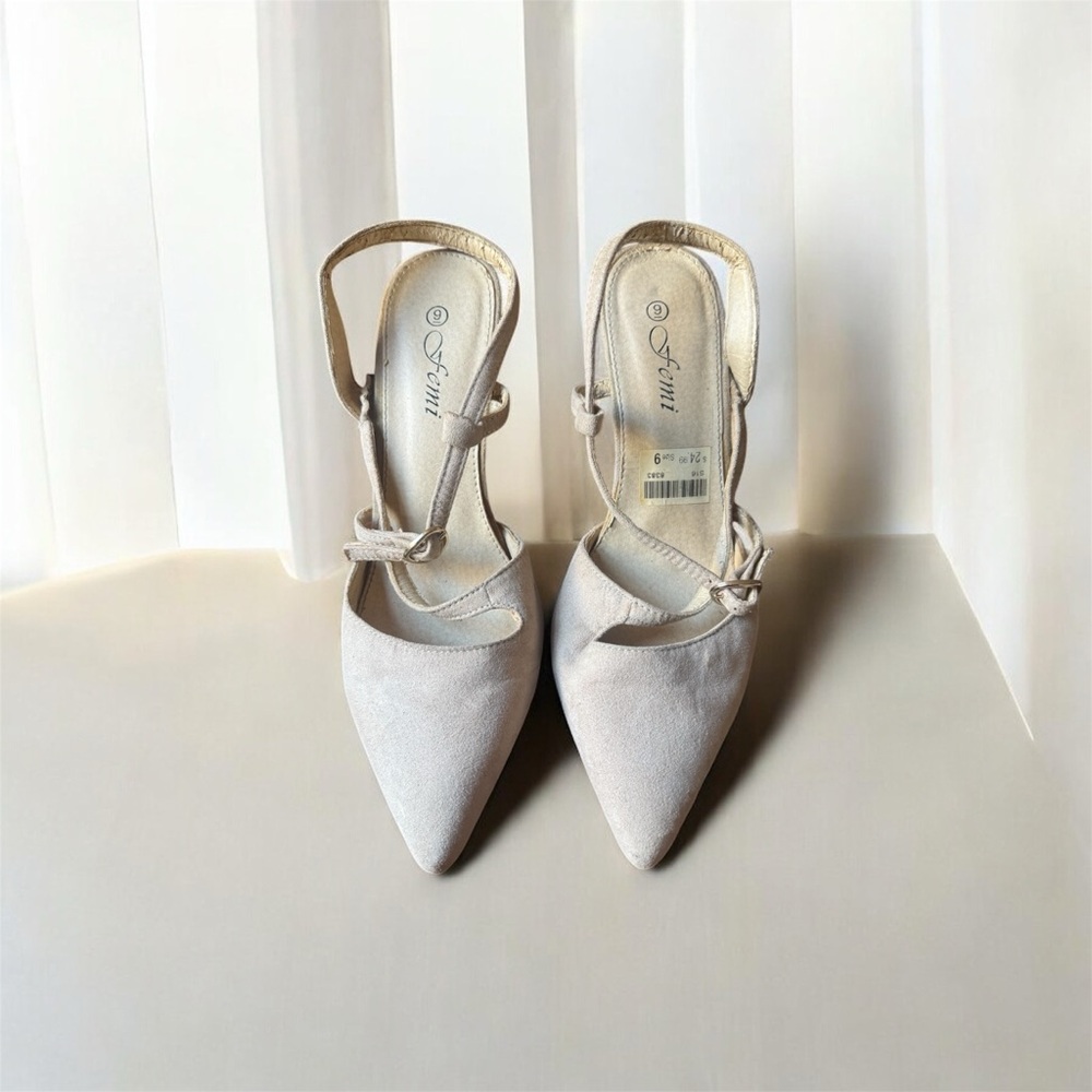 Elegant Cream Heels by Gilli